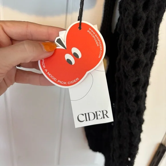 Cider Women's Knit Round Neckline Hollow Out Long Sleeve Crop Top Sz Medium NWT - Picture 5 of 8